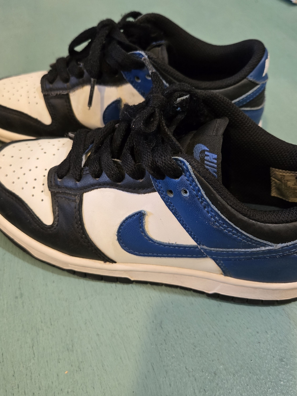 Nike Low-Top Sneakers in Black, White & Blue
